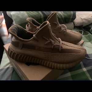 Yeezy 350 v2 earth
